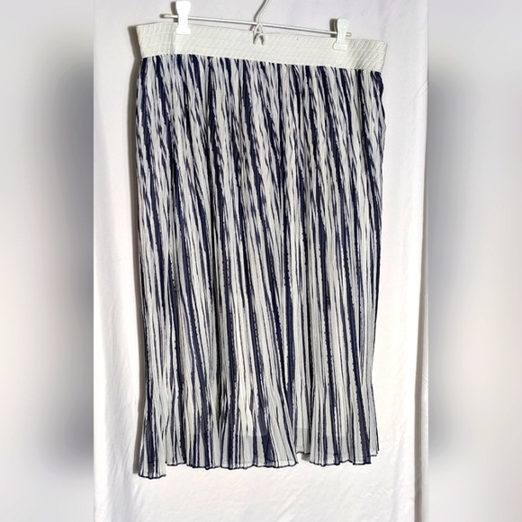 Metro Wear Dresses & Skirts - Women's Metro Wear Skirt | Sheer Blue & Creamy White Gathered‎ Stripes | Sz 1X